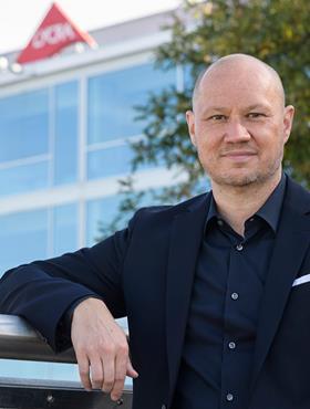 Julien_Born_-_CEO_of_The_LYCRA_Company