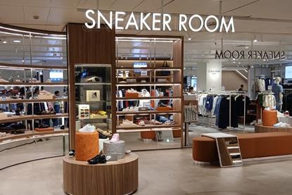 cover sneaker room