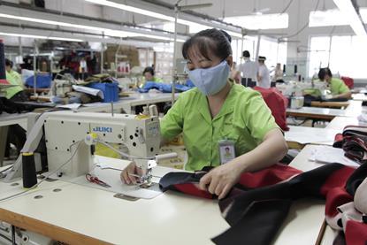 Open-Factory-Pressefoto_Musternäherin