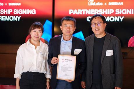 Left to right_ LifeLabs Co-Founder & CEO Sophia Ou, Stanford Professor & LifeLabs Co-Founder Yi Cui, Shinhan CEO JH Lee