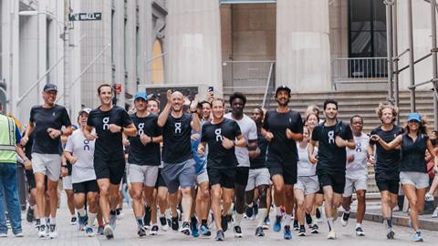 Before the official listing of On on the New York Stock Exchange, On executives together with 100 people ran through the famous financial mile.