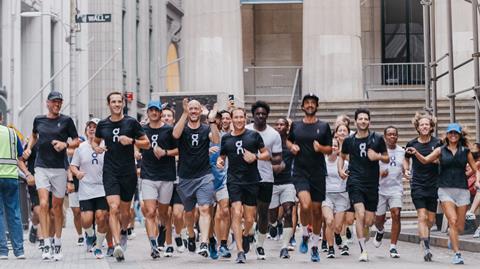 Before the official listing of On on the New York Stock Exchange, On executives together with 100 people ran through the famous financial mile.