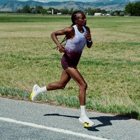 hellen_obiri with the strike 2
